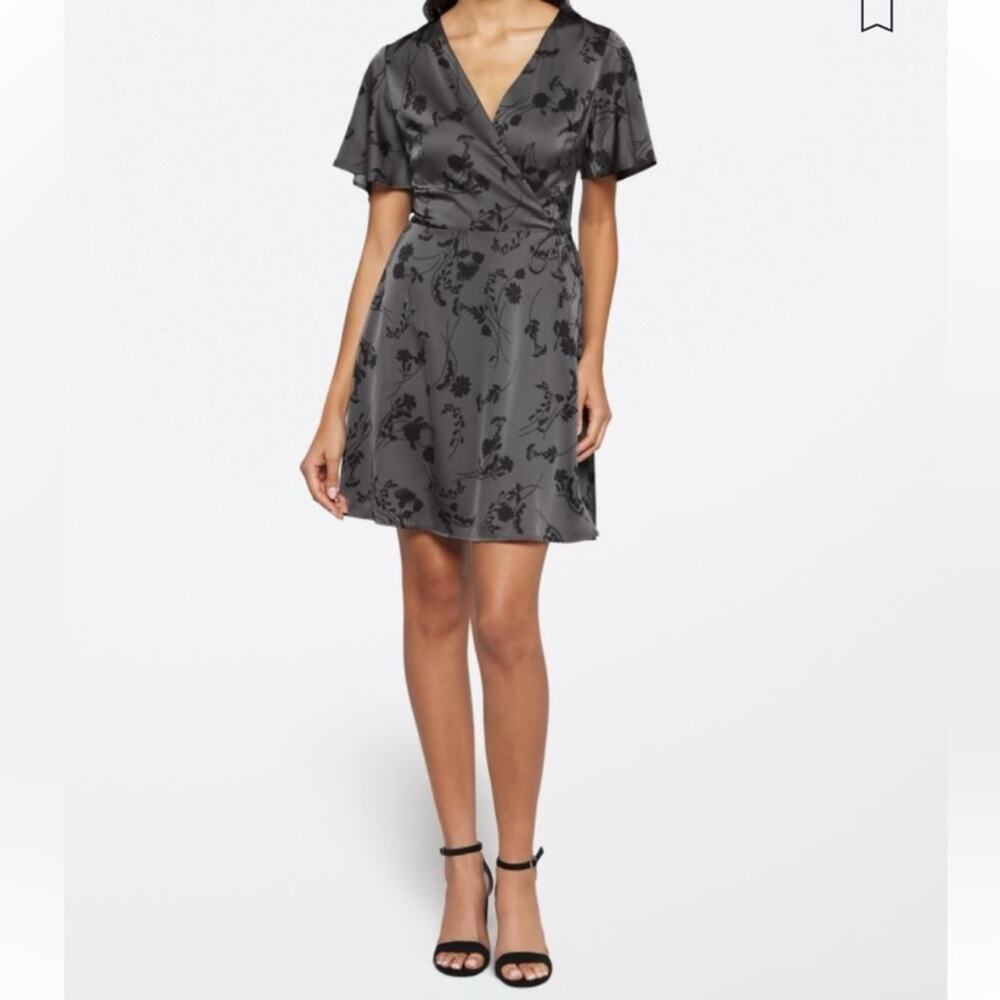 41 Hawthorn Scarlett Gray Floral Flutter Sleeve Satin Wrap Mini Dress S & M‎ NEW